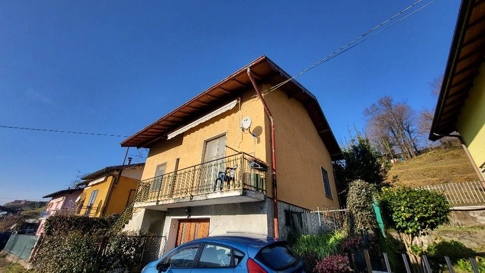 casa indipendente in vendita a Laveno-Mombello in zona Laveno