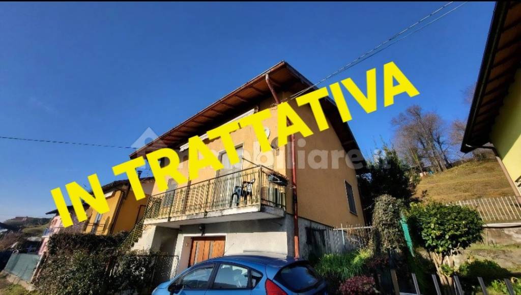 casa indipendente in vendita a Laveno-Mombello in zona Laveno