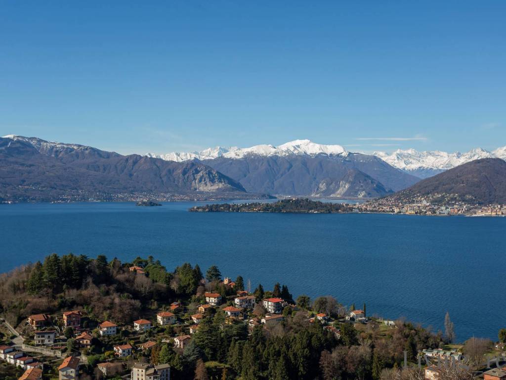 casa indipendente in vendita a Laveno-Mombello in zona Monteggia