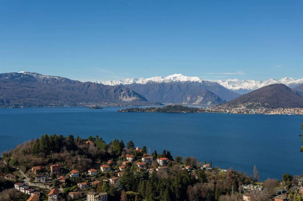 casa indipendente in vendita a Laveno-Mombello in zona Mombello