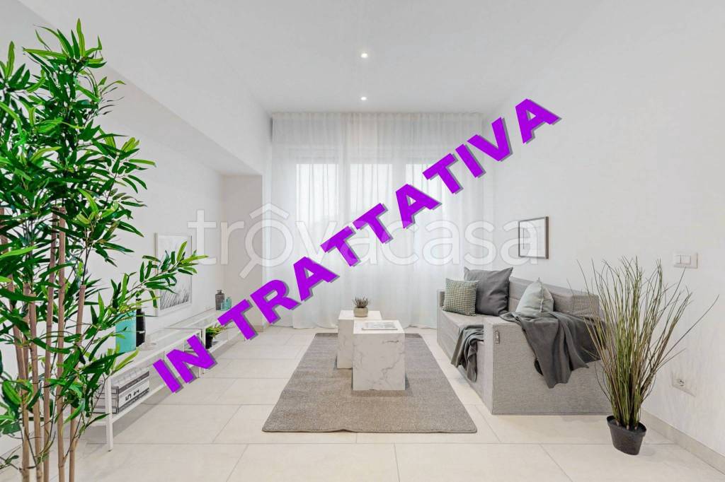 appartamento in vendita a Laveno-Mombello in zona Laveno