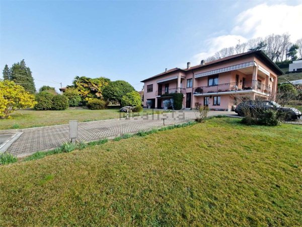casa indipendente in vendita a Laveno-Mombello in zona Cerro