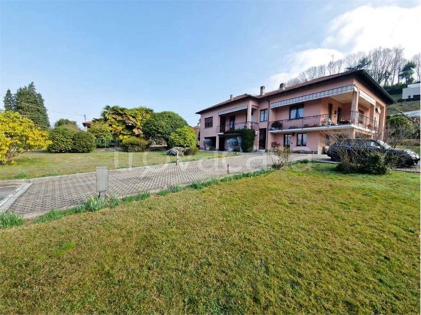 casa indipendente in vendita a Laveno-Mombello in zona Mombello