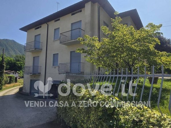 appartamento in vendita a Laveno-Mombello in zona Laveno