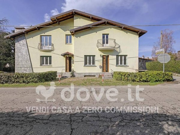 casa indipendente in vendita a Laveno-Mombello in zona Cerro