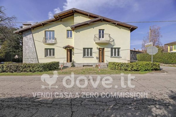 casa indipendente in vendita a Laveno-Mombello in zona Cerro