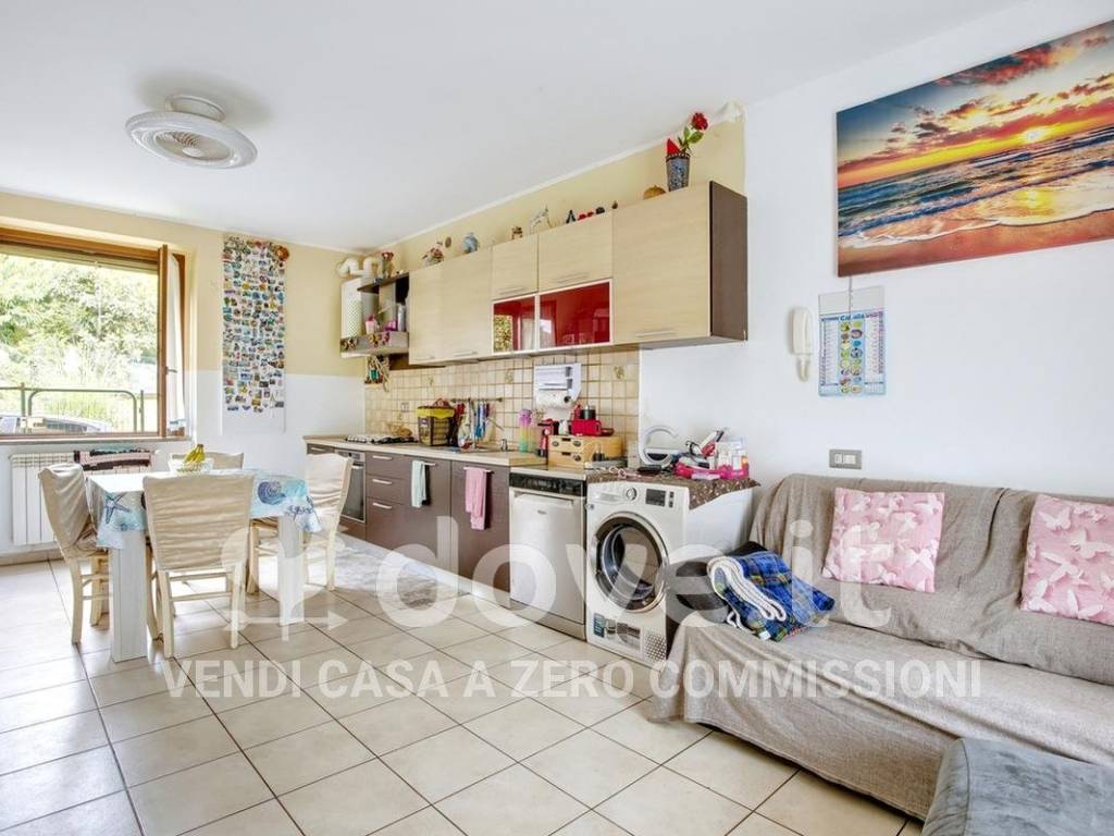 appartamento in vendita a Laveno-Mombello in zona Laveno