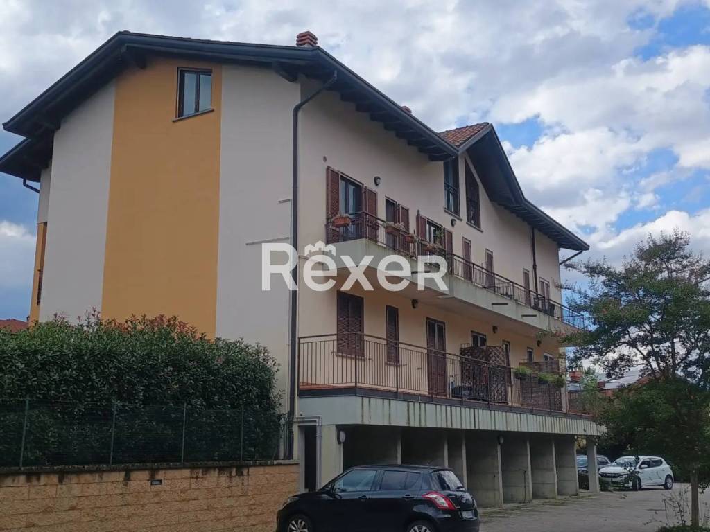 appartamento in vendita a Laveno-Mombello in zona Laveno