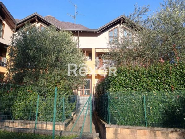 appartamento in vendita a Laveno-Mombello in zona Laveno