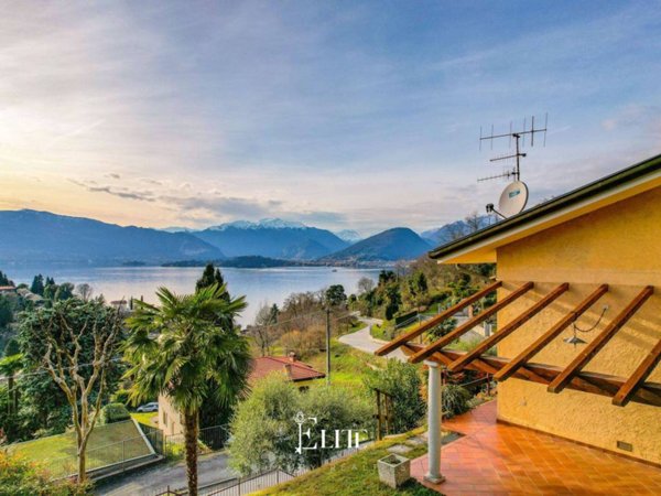 casa indipendente in vendita a Laveno-Mombello in zona Monteggia