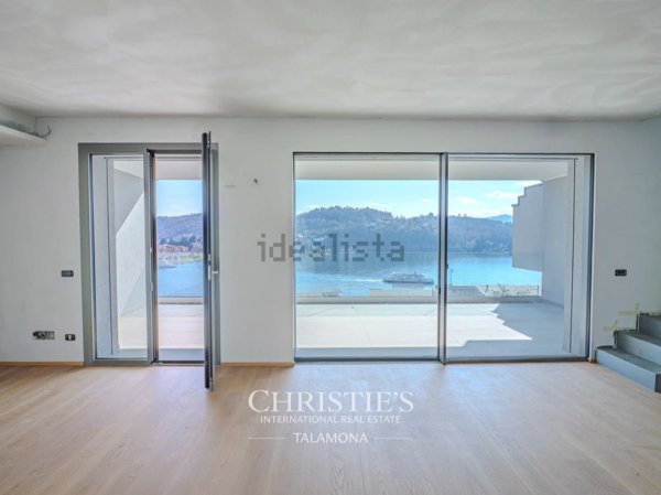 appartamento in vendita a Laveno-Mombello in zona Laveno