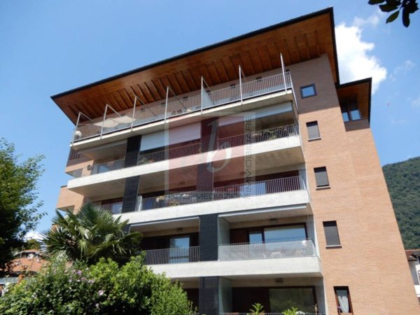 appartamento in vendita a Laveno-Mombello in zona Laveno