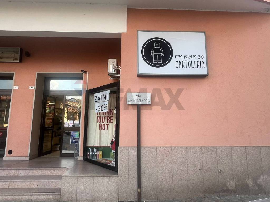 appartamento in vendita a Laveno-Mombello in zona Laveno