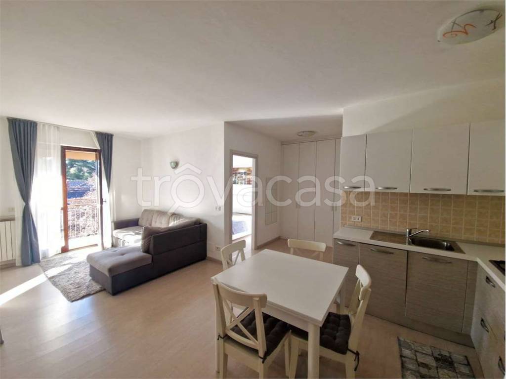 appartamento in vendita a Laveno-Mombello in zona Cerro