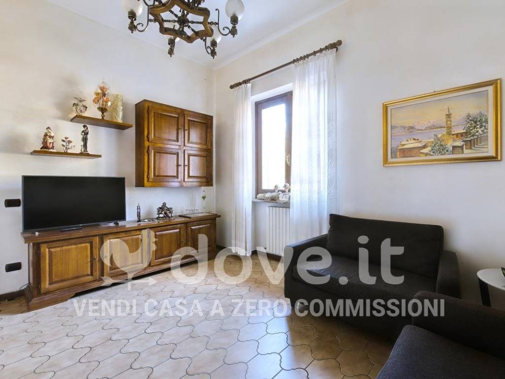 casa indipendente in vendita a Laveno-Mombello in zona Brugnolo