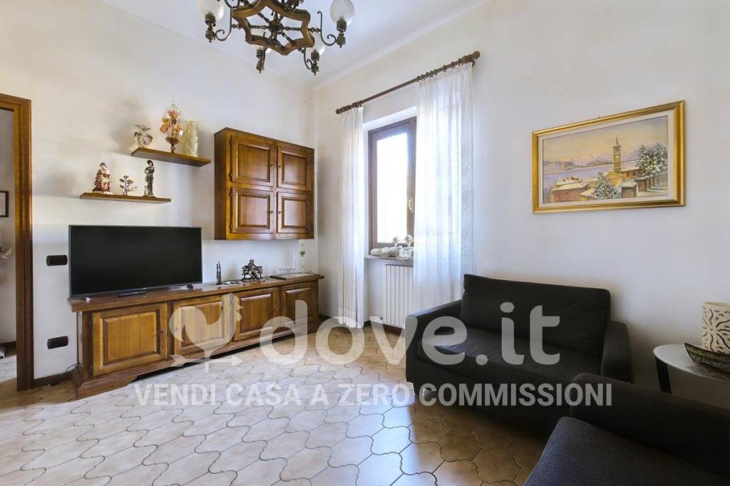 casa indipendente in vendita a Laveno-Mombello in zona Brugnolo