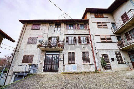 appartamento in vendita a Laveno-Mombello in zona Laveno