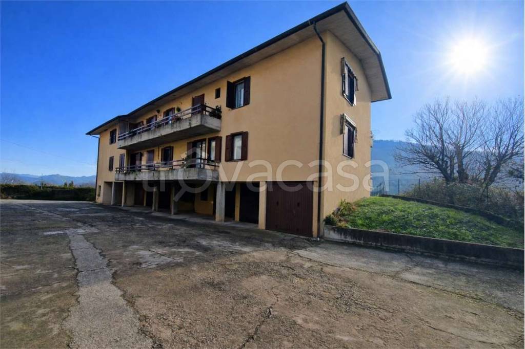 appartamento in vendita a Laveno-Mombello in zona Mombello