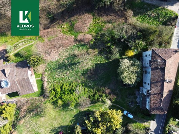 terreno edificabile in vendita a Laveno-Mombello in zona Mombello