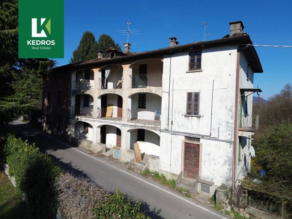 casa indipendente in vendita a Laveno-Mombello in zona Mombello