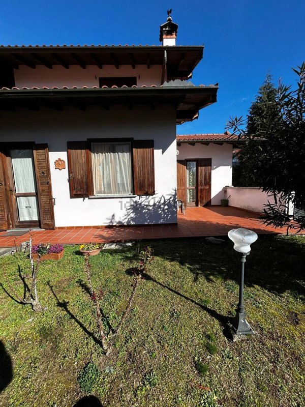 casa indipendente in vendita a Laveno-Mombello