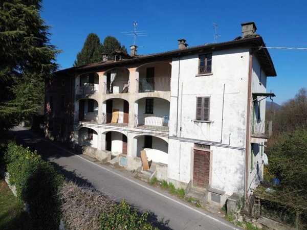 casa indipendente in vendita a Laveno-Mombello in zona Laveno