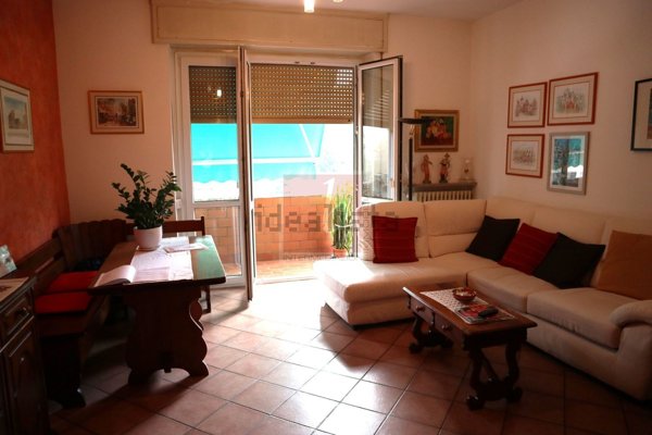 appartamento in vendita a Laveno-Mombello in zona Laveno