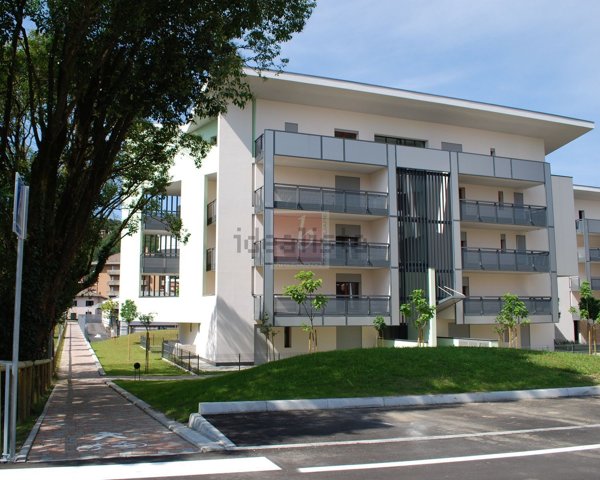 appartamento in vendita a Laveno-Mombello in zona Laveno