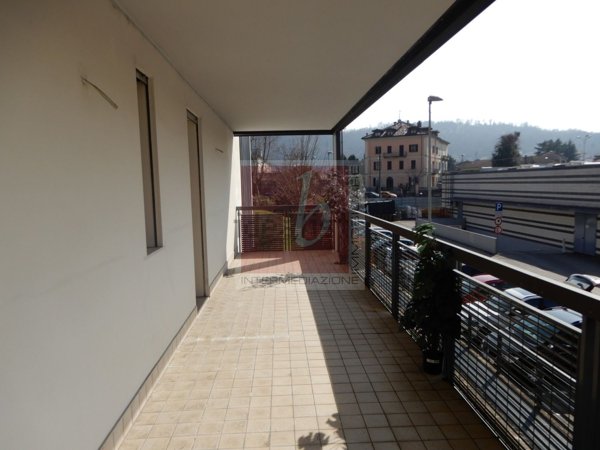 appartamento in vendita a Laveno-Mombello in zona Laveno