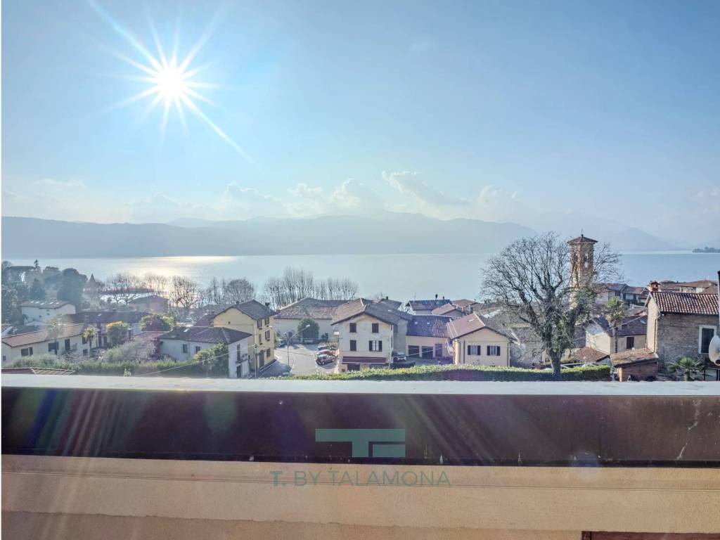 appartamento in vendita a Laveno-Mombello in zona Cerro