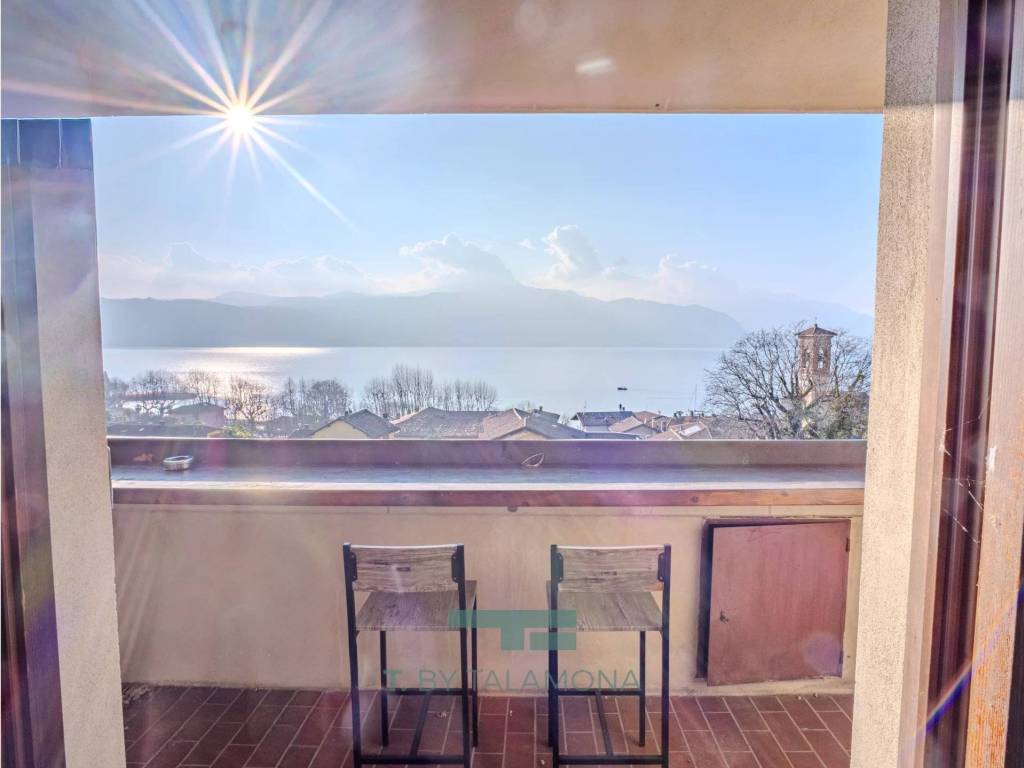 appartamento in vendita a Laveno-Mombello in zona Cerro