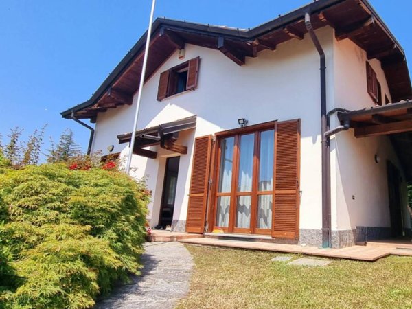 casa indipendente in vendita a Laveno-Mombello