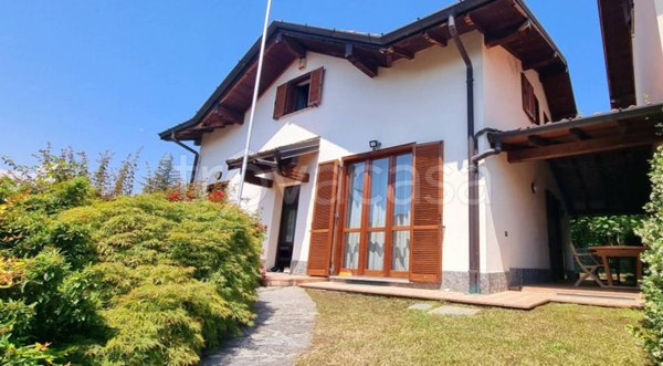 casa indipendente in vendita a Laveno-Mombello