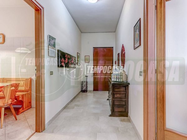 appartamento in vendita a Laveno-Mombello in zona Laveno