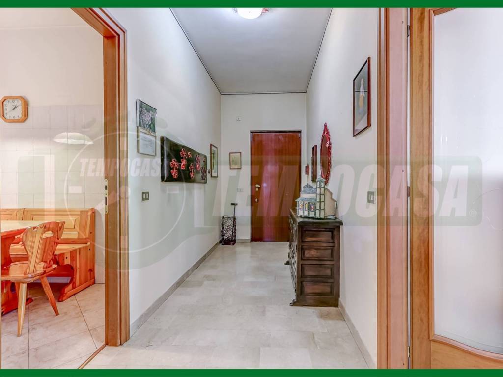 appartamento in vendita a Laveno-Mombello in zona Laveno