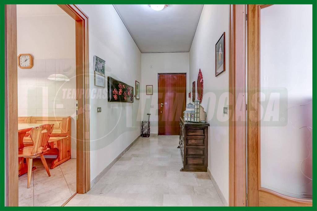 appartamento in vendita a Laveno-Mombello in zona Laveno