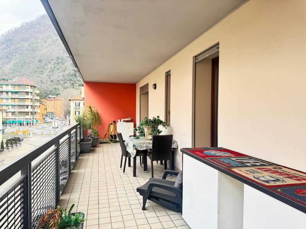 appartamento in vendita a Laveno-Mombello in zona Laveno