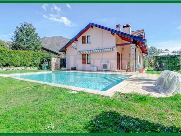 casa indipendente in vendita a Laveno-Mombello in zona Mombello