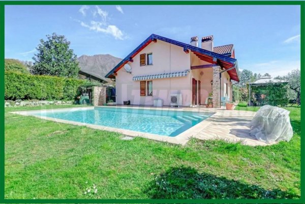 casa indipendente in vendita a Laveno-Mombello in zona Mombello