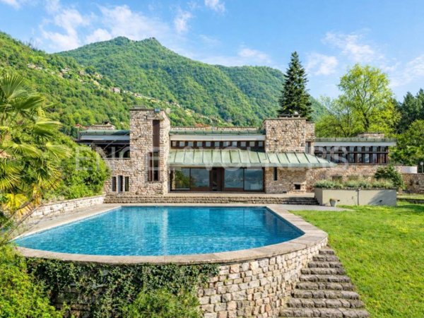 casa indipendente in vendita a Laveno-Mombello