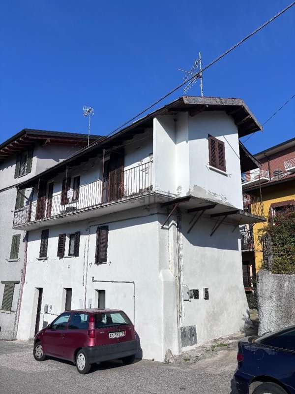 appartamento in vendita a Laveno-Mombello in zona Mombello