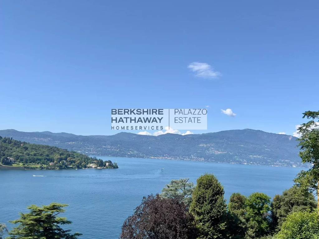 appartamento in vendita a Laveno-Mombello in zona Laveno