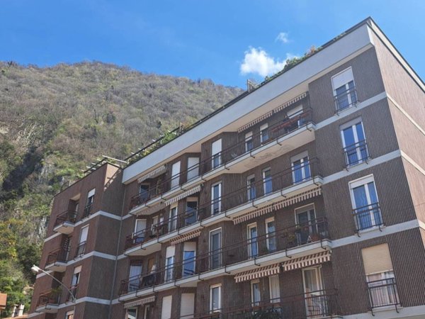 appartamento in vendita a Laveno-Mombello in zona Laveno