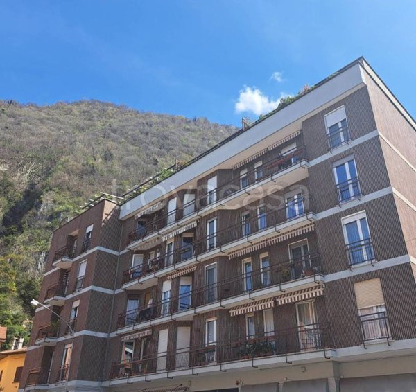 appartamento in vendita a Laveno-Mombello in zona Laveno