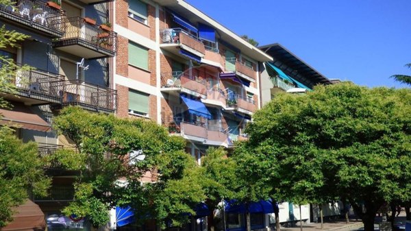 appartamento in vendita a Laveno-Mombello in zona Laveno