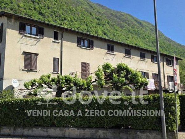 appartamento in vendita a Laveno-Mombello in zona Laveno