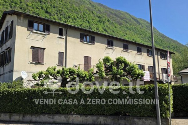 appartamento in vendita a Laveno-Mombello in zona Laveno