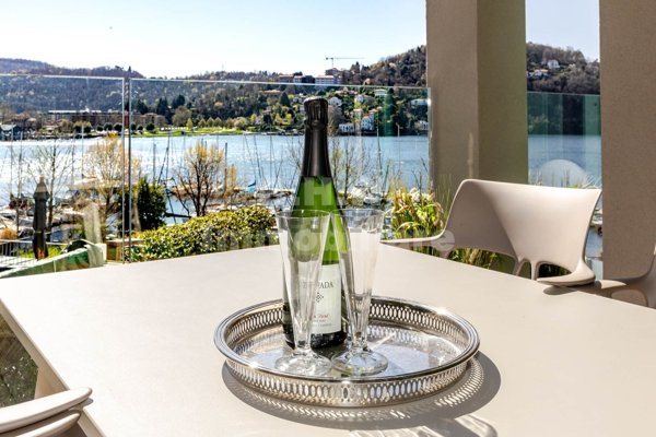 appartamento in vendita a Laveno-Mombello in zona Laveno