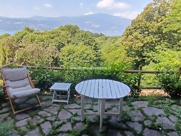 casa indipendente in vendita a Laveno-Mombello