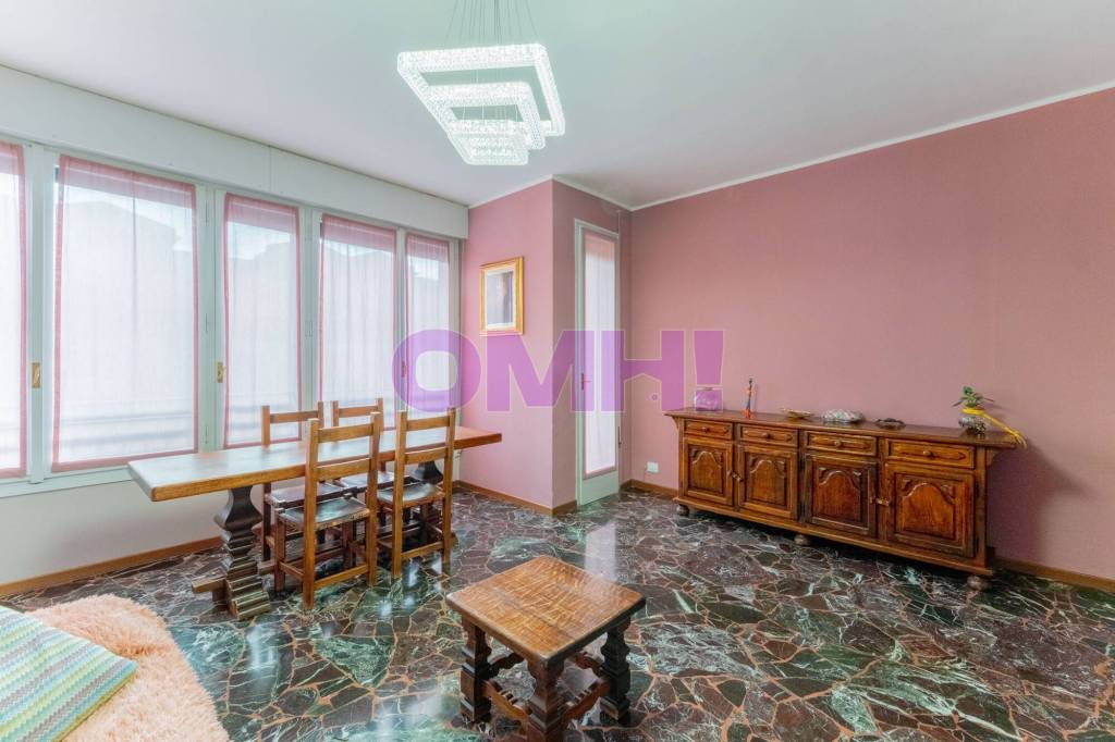 appartamento in vendita a Laveno-Mombello in zona Laveno